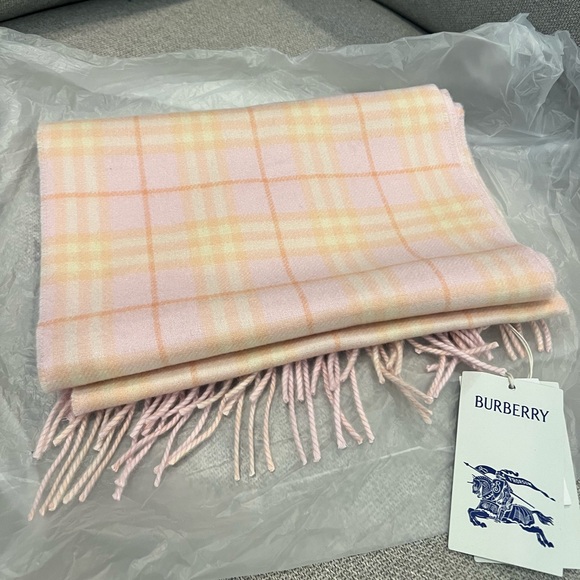 NEW Burberry 168X30 Pink Check To Solid Reversible Cashmere Scarf - Picture 5 of 16